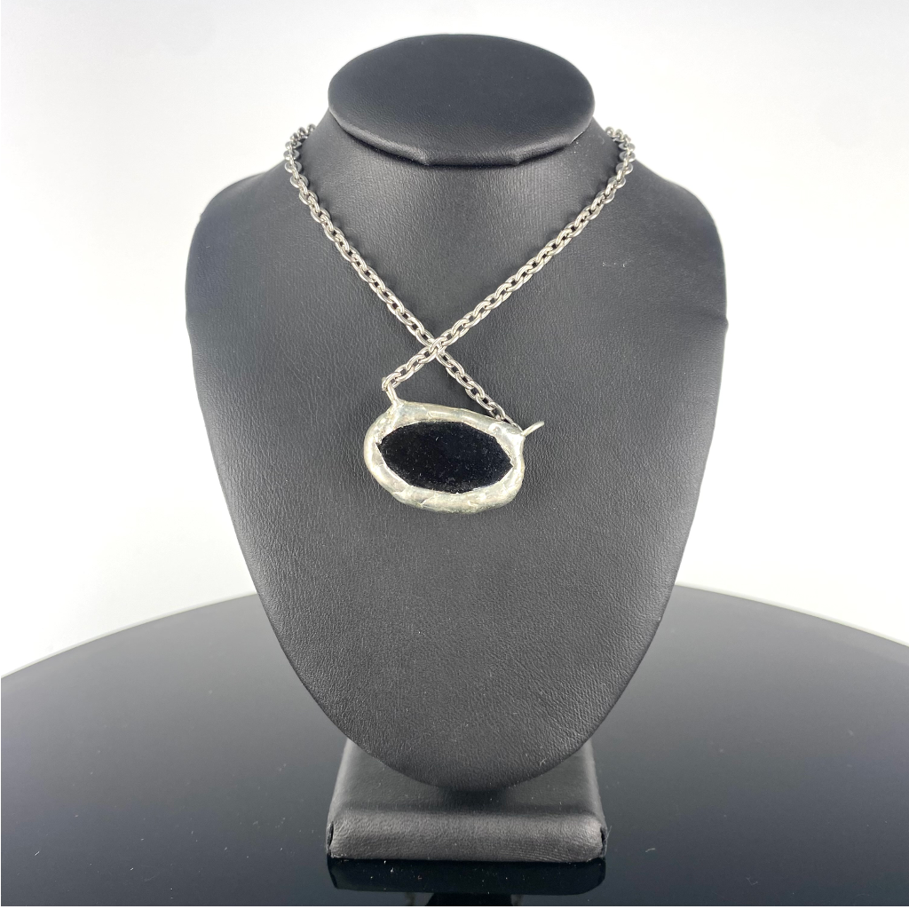 Sam L.S. Black/Glow Eye Neclace